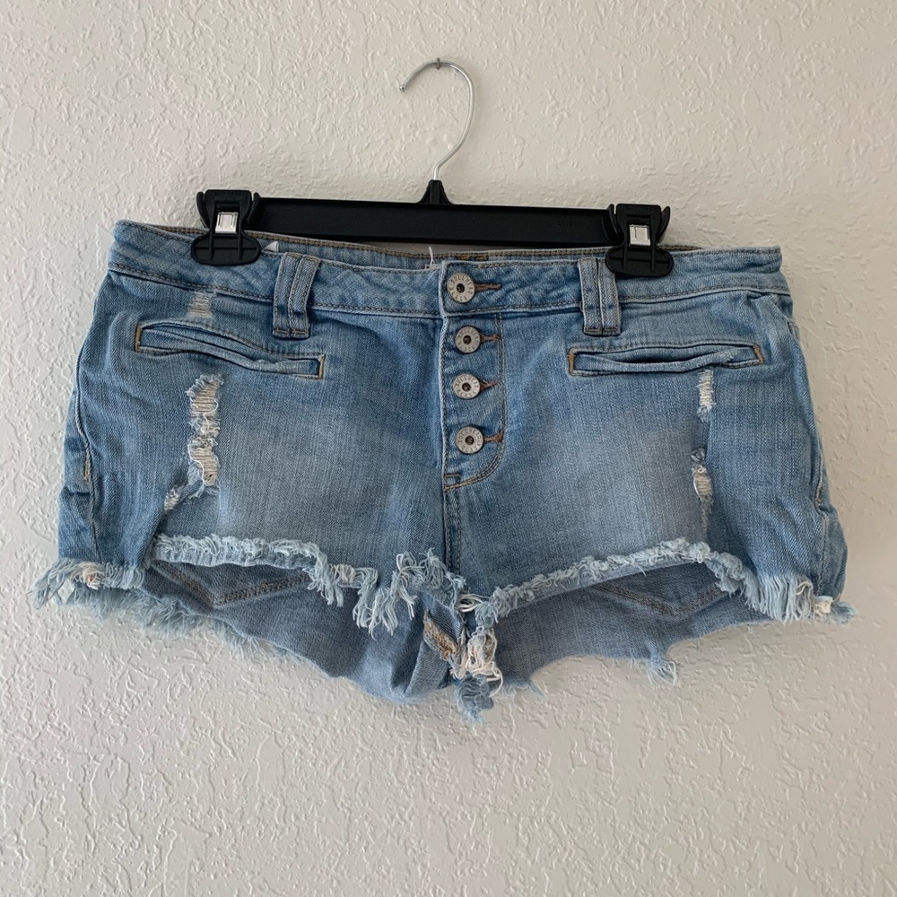 Bullhead light wash jean shorts